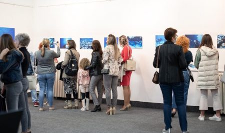 U Doboju otvorena izložba podvodne fotografije “Veliko plavetnilo”